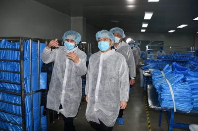 李中實(shí)地調(diào)研巢湖半湯抗疫醫(yī)護(hù)人員療養(yǎng)基地項(xiàng)目建設(shè)和疫情防護(hù)用品生產(chǎn)工作